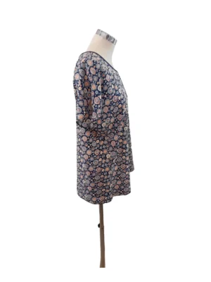 Farebná letná blúzka pre svieži a pohodlný outfit