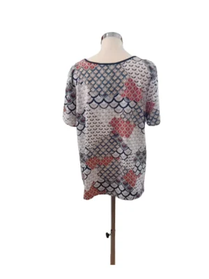 Farebná bavlnená blúzka pre svieži letný outfit