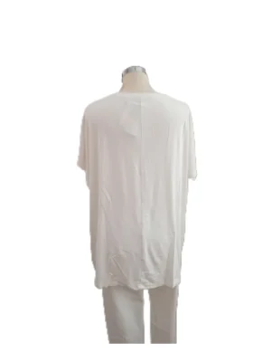 Dámske letné tričko s motýľom pre svieži a ženský outfit