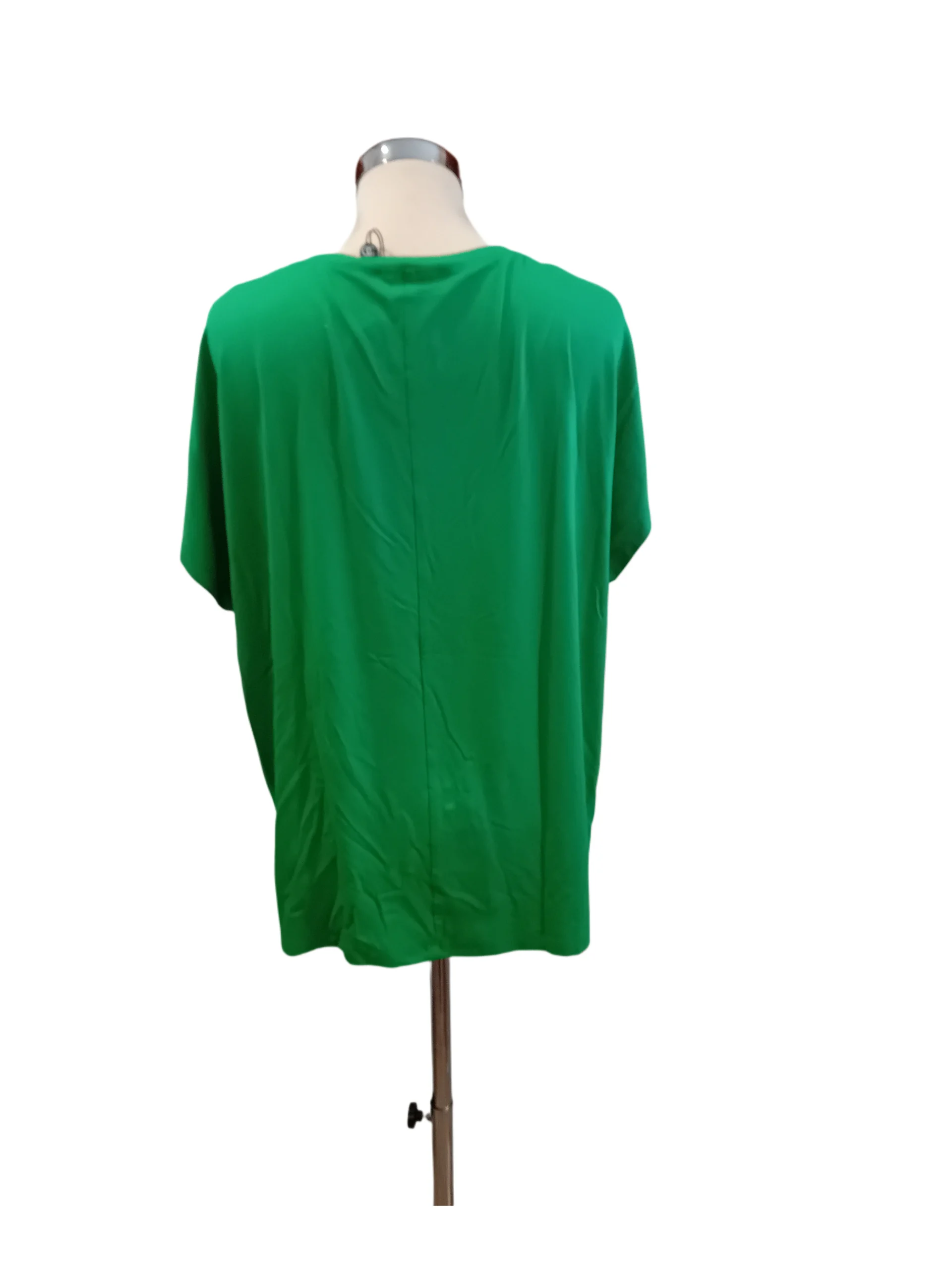 Dámske letné tričko s motýľom pre svieži a ženský outfit