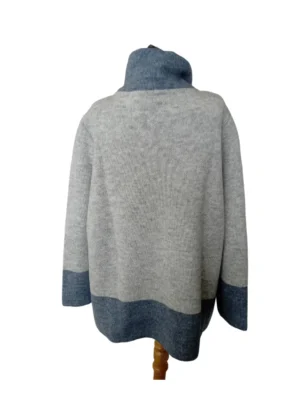 Hrubý pletený sveter na zips, ktorý zahreje a pôsobí upravene