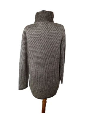 Kabátový sveter na gombíky, ktorý nahradí ľahký kabátik
